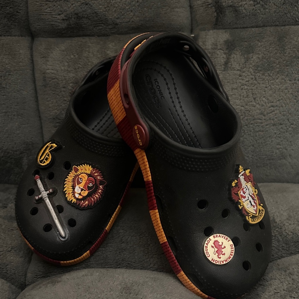 CROCS Kids Black Gryffindor Slippers